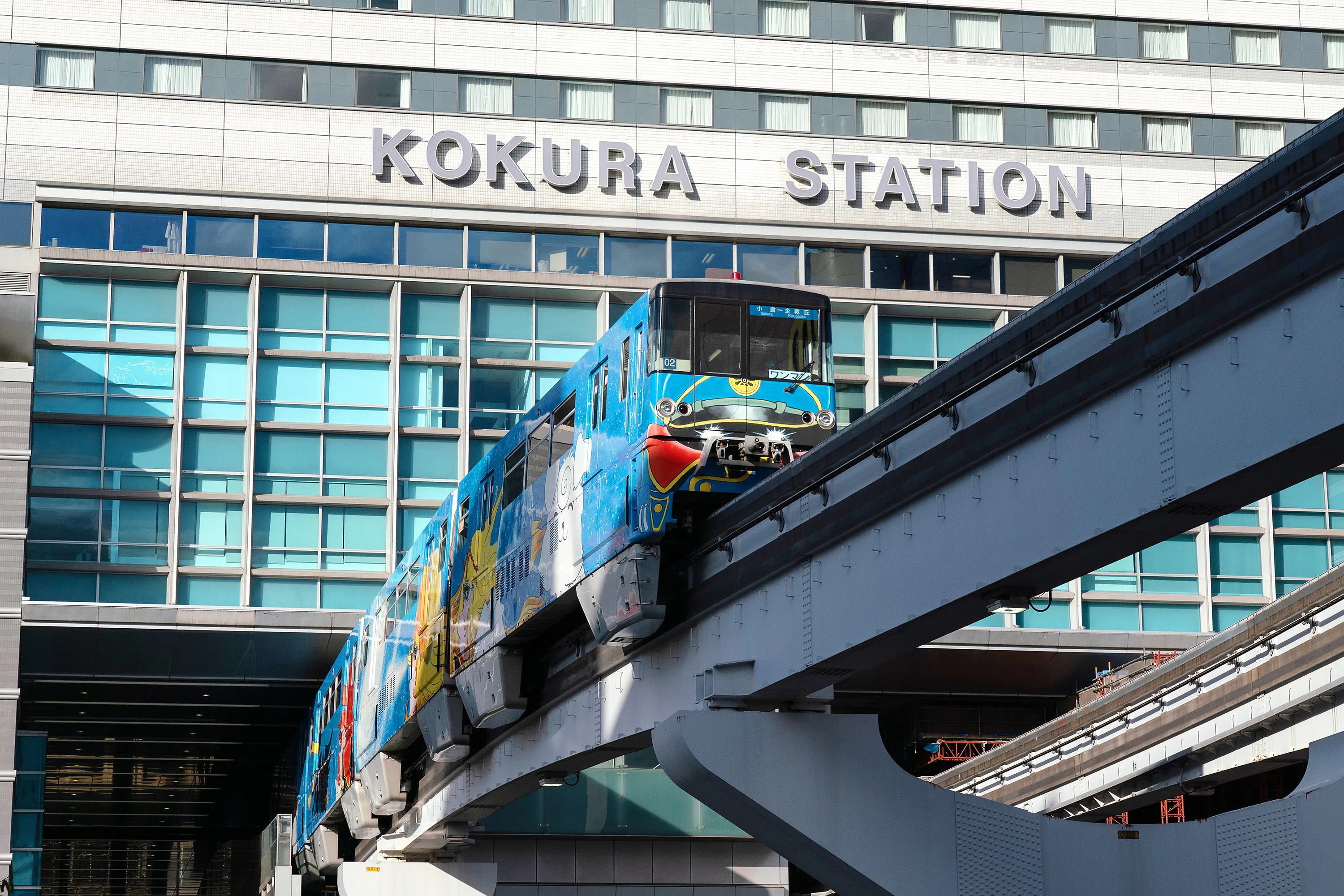小倉駅とモノレール